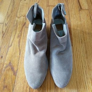 Dolce Vita taupe suede ankle boots, size 7